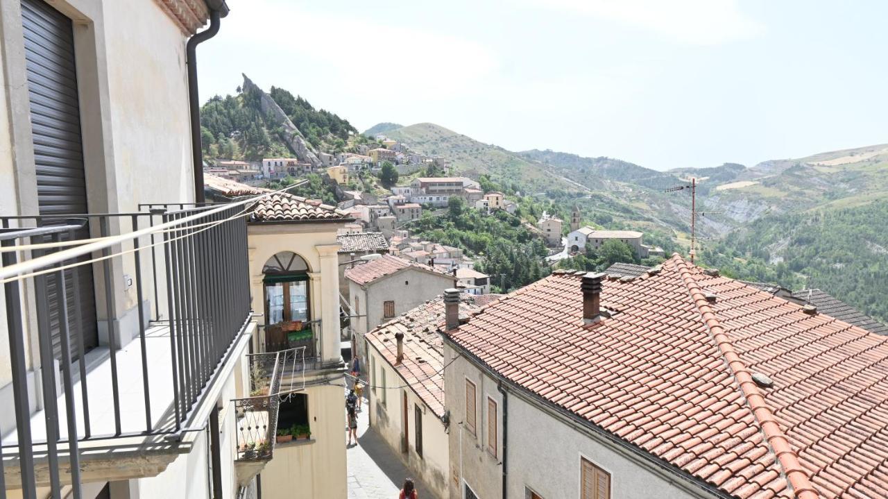 B&B La Margherita Pietrapertosa Bagian luar foto